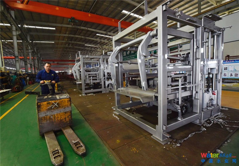 3��7�����ڸ���ʡ�ϰ�����Ⱥ��C(j��)е���޹�˾�Ĺ�����һ�_(t��i)͸ˮ�u�C(j��)���C(j��)�����I(y��)��